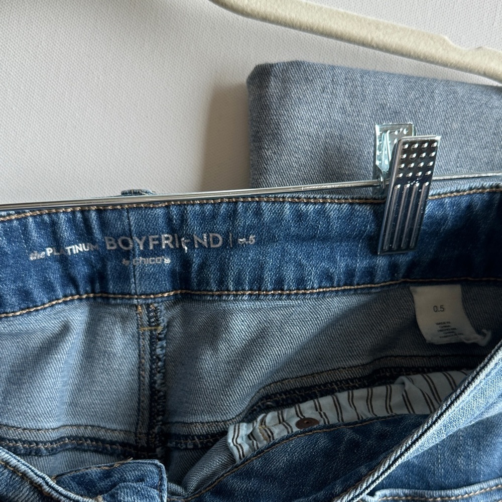 Chico’s Boyfriend Jeans Rolled Cuff Distressed Medium Wash Denim 0.5 - Picture 2 of 10
